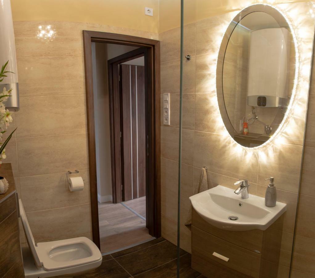 Glamour Apartman Appartement Eger Buitenkant foto
